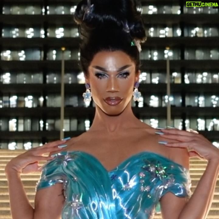 Naomi Smalls Instagram - Hi iG 🌐🫶🏾 Had so much fun reminiscing and reading myself! I figured why not plug in the microphone, pour myself a dirty martini, and get into IT. All looks mentioned in A Look Back At Looks #1 available on @depop Head over to youtube.com/NaomiSmallsDuh to watch! Get the full breakdown, shade and a backstage pass to everything Naomi Smalls over at Patreon.com/NaomiSmalls. (Links in bio.) @thesmallsworldshow