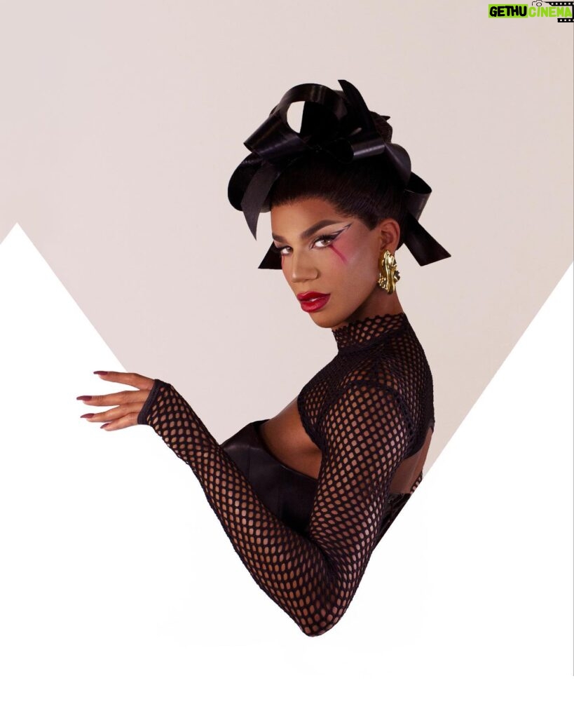 Naomi Smalls Instagram - @shiseido envisioned/captured by @aidan.euan brought to life/glammed by @shablamgela