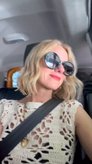 Naomi Watts Instagram - Fresh cut 'n color = cozy.