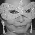 Naomi Watts Instagram - Enclosed please find your invitation to the party of the century 🦢🖤🤍🖤 🦢 The Black and White Ball. Tonight on FX. Tomorrow on Hulu. @feudfx @ryanmurphyproductions