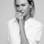 Naomi Watts Instagram - Loved this photoshoot for @elle_spain so much!! Thank you to the excellent team. 🤩😎😍 Photography and video: @juankr_ @elle_spain @benedettaelle Interview: @pleyra Styling: @odileiturraspe Makeup: @marywilesmakeup Hairstyling: @rebekahforecast Manicure: @ginailsinc
