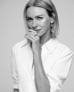 Naomi Watts Instagram - Loved this photoshoot for @elle_spain so much!! Thank you to the excellent team. 🤩😎😍 Photography and video: @juankr_ @elle_spain @benedettaelle Interview: @pleyra Styling: @odileiturraspe Makeup: @marywilesmakeup Hairstyling: @rebekahforecast Manicure: @ginailsinc