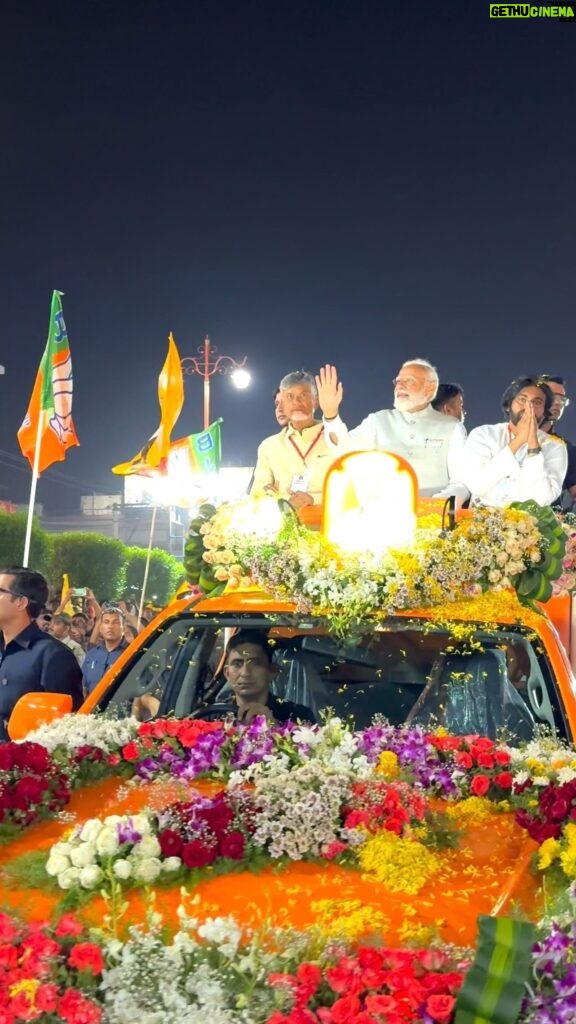 Narendra Modi Instagram - I thank the people of Vijayawada for blessing the NDA! Highlights from the exceptional roadshow yesterday…