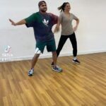 Nargis Fakhri Instagram - Happy #InternationalDanceDay Everyone! Let’s shake a leg, shall we? 😁💃🏻 #throwback #BTS #rehearsal #dance