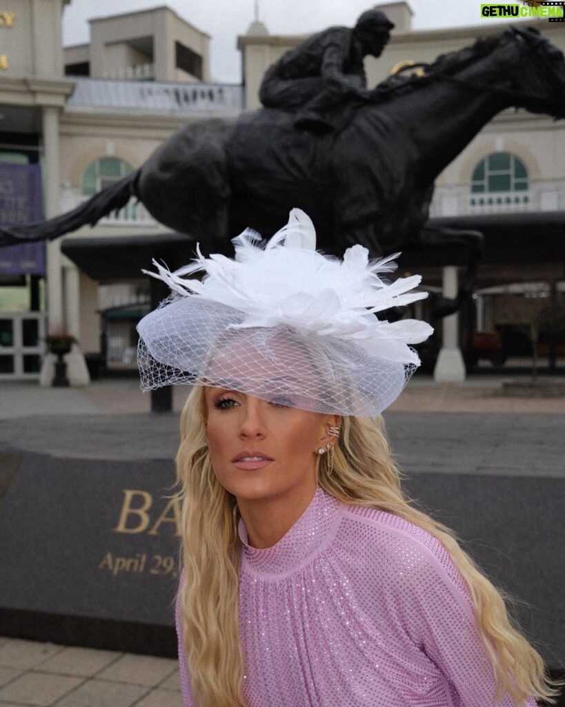 Nastia Liukin Instagram - #NastiaCup takes The Kentucky Derby @derbymuseum 💕👒🐎 The best night celebrating all of this year’s qualifiers @churchilldowns! More pics to come :)