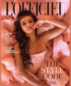 Natalia Janoszek Instagram - @lofficielarabia thank you for making me your cover girl🤍It's an honor to be featured in the world's oldest fashion magazine when talking about fashion and art. From tomorrow, it can be found all over the Middle East. Check out the link in my bio for the entire interview. There are so many people I would like to thank here. First of all @superbid.io @patrickgajda for aways supporting me @michael5inco for beautiful dresses @jaime.shoots for amazing photos @affectpolska & @kasia.domanska.makeup for glamourous make-up @palazzoversacedubai for hosting us @ivybeautyandbubbles_dubai for hair @jamalfilmdxb for backstage and @wavemodels for production Kiedy pojawiła się moja pierwsza okładka @cosmopolitanpl przy współpracy z @j_mroczkowska @hellokejti napisałam, że marzenia sie spełniają. Teraz, kiedy moja kolejna okładka dostępna jest na całym Bliskim Wschodzie napiszę, że warto marzyć, bo rzeczywistość może je przekroczyć. Dziękuję wszystkim którzy mnie w tej mojej drodze wspierają i nie mogę sie doczekać na to co jeszcze przede mną🤍