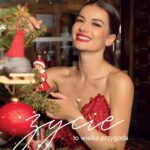 Natalia Janoszek Instagram - Merry Christmas to you all. Be sure to count your blessings this Holidays, as there are more than you think. In this special time my heart is with those who’re not that lucky to spent it with the closest ones✨ Życzę Wam i sobie byśmy potrafili odnaleźć szczęście i wdzięczność za to co mamy. Choć żyjemy w czasach ciągłej pogoni za więcej i czasem wydaje się nam, że mamy za mało to pamiętajmy, że dla wielu nasze mało to spełnienie marzeń. W tym wyjątkowym czasie sercem jestem z tymi, którzy nie mają tyle szczęścia, by Święta spędzać z najbliższymi. Życie to wielka przygoda-niech więc nadchodzący rok będzie dla nas jej kolejnym ekscytującym rozdziałem-Wesołych Świąt! Zdrówko na świąteczną sesję nie pozwoliło ale materiał z @moda_w_polsce nadał się na tę okazję idealnie🎄🤍 📷 @bastekczernek