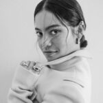 Natalia Reyes Instagram - Foto 1: ‘qué cool soy’ Foto 2: ‘No ha empezado la navidad y ya no me cierra el vestido’ 🤣 De las mejores fotos de este año para @m__milenio gracias a mi querida @sarahgorereeves y 📸 @bymatallana 💥 • First photo: ‘How cool I am’ Second photo: ‘Christmas hasn’t started and I can’t already zip up this dress’ ;) Some of the best photos of this year, from New York for @m__milenio thanks to my beloved @sarahgorereeves (editor in chief) Photos @bymatallana Dress: @prada 🐅 @cartier Makeup @vicky_steckel Hairstyle @michaelthomaslollo Styling assistants @fridagarccia @lorenadominguezv #MdeMilenio #MrevistaDeMilenio #Covergirl #NataliaFromColombia #Editorial #NewYork #Mvoices