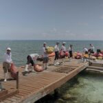 Natalia Reyes Instagram - MANGLAR: un ecosistema fundamental para nuestro planeta, la guardería de los peces, el riñón de nuestros mares, la barrera protectora de la tierra.. Después del huracán IOTA en 2020 el manglar rojo de la isla de Providencia quedó muy afectado por eso fuimos con #becláconexiónocéanos a sembrar 600 plántulas de mangle y a limpiarlo. El resultado de la jornada de extracción de residuos: - Aprovechables 78 kg - No aprovechables 289,3 kg Total de residuos extraídos McBean Mangrove: 367.3 kg La limpieza más grande hecha en la isla hasta el momento 🩵 Gracias @beclaworld @parquescolombia @mabe_colombia @agendadelmar @hatsu_official @cincosillas @hatsu_official @co2cero por hacerlo posible 💫 Y a la reina @claudiabahamon mi amor para toda la vida 📸 @linabotero_ la súper fotógrafa • MANGROVES: a fundamental ecosystem for our planet, the nursery of fish, the kidney of our seas, the protective barrier of the earth. After Hurricane IOTA in 2020, the red mangrove on the island of Providencia was greatly affected, so we went with #becláconexiónocéanos to plant 600 mangrove seedlings and clean it. The result of the waste extraction day: - Usable 78 kg - Not usable 289.3 kg Total waste extracted from McBean Mangrove: 367.3 kg The largest cleanup done on the island so far 🌱 #Manglar #NataliaFromColombia #OceanCleanUp #Mangroves