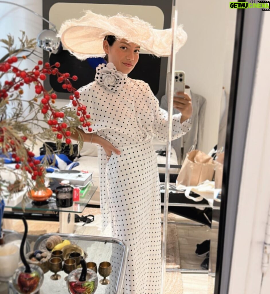 Natalia Reyes Instagram - Madrid como si no estuviera haciendo clima de verano.. 👒 #Glowscot @mrjuanvidal @goneabad @fabracomunicacion @theglowfilter