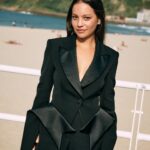Natalia Reyes Instagram - 🤵🏻‍♀️ 🏝️ 🖤 @moschino @goldandrosesjoyas via @_freddyalonso 📸 @andresgarlujan 💄 @natalia_natalita @armanibeauty @sansebastianfes