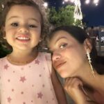 Natalia Reyes Instagram - No crecí en la fe católica a pesar de estudiar en un colegio que sí lo era, la navidad me resulta distante de muchas maneras pero si algo valoro hoy en día son los momentos de pausa y reflexión, los rituales colectivos que fomentan el encuentro con la familia y los amigos, la celebración de estar vivos y la oportunidad que siempre tenemos de renacer. Más allá del afán por consumir y la ansiedad por estrenar hoy celebro que hace mucho un ser nació (sea en la ficción o en la realidad) para enseñarnos que no existe un único camino ni UNA fe más válida que otra, que todas las guerras que emprendan en su nombre no tienen sentido y que la religión que tod@s deberíamos profesar debería ser la del AMOR 🫶🏼 Un abrazo hasta donde este mensaje los encuentre 🙏 • I didn’t grow up in the Catholic faith despite going to a Catholic school, Christmas seems distant to me in many ways but if there’s something I value today it is the moments of pause and reflection, the collective rituals that promote the encounter with the family and friends, the celebration of being alive and the opportunity we always have to be reborn. Beyond the desire to consume and the anxiety of brand new products, today I celebrate that a being was born a long time ago (whether in fiction or in reality) to teach us that there’s no single path or ONE faith more valid than another, that all wars using his name are meaningless and that our religion should be that of LOVE 🫶🏼 A hug all the way to the place you are right now 🙏 #NataliaFromColombia #FenixBeach #Navidad #christmas