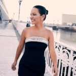 Natalia Reyes Instagram - 🤍 En @sansebastianfes para estrenar #CamiloSuperstar @atresplayer, ver mucho cine y acompañar varias películas colombianas @academiacolcine 🎬 Fotos de @andresgarlujan Styling @_freddyalonso Vestido @davidkomalondon Joyas @joyassardinero Maquillaje y peinado @natalia_natalita para @armanibeauty • In @sansebastianfes to premiere #CamiloSuperstar, watch tons of movies and support Colombian movies 🇨🇴 #NataliaFromColombia #Donostia #SanSebastian #ArmaniMakeUp #FilmFestival