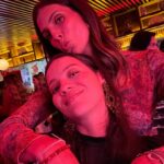 Natalia Reyes Instagram - La esperanza existe porque existe ella, @toyamontoya es difícil encontrar en este mundo almas como la tuya, gracias por hacer la tierra más bella, por irradiar luz sobre todos los que te rodeamos, te amo 🫶🏽 • Hope exists because she exists, @toyamontoya it’s hard to find souls like yours in this world, thank you for making the earth more beautiful, for radiating light on all of us around you, I love you 🫶🏽