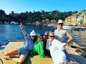 Natalie Imbruglia Instagram - Magical few days in Portofino celebrating my dear friend  @jacksavoretti Birthday!!! What a fab bunch of people ❤️ and Portofino is my new favourite place. Missing you all… and the sun and the sea… and the pasta!! 🍝 💙☀️🌊🐬⚓️