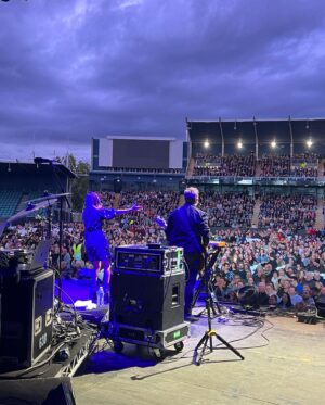 Natalie Imbruglia Instagram - “Oh what a night🎶”… 
Thank you Launceston! Such a warm crowd in Tasmania last night AND I had a much needed  catch up with my sister @lauraimbruglia too! A fun night of Karaoke at The Irish was had by all!! 
First 3 pics by @elfie_germein 💜
The rest by @karenrossiter 

Styling @fredericalovellpank 

@thecorrsofficial TOUR OZ/NZ 💜🎶

@thetonichilds 🦄
@germeinsisters 🦋