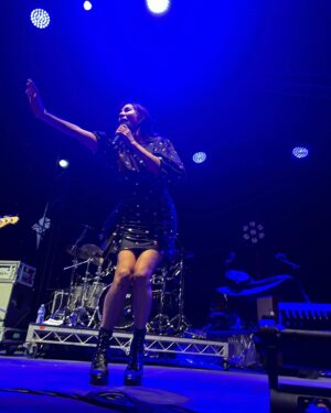 Natalie Imbruglia Instagram - “Oh what a night🎶”… 
Thank you Launceston! Such a warm crowd in Tasmania last night AND I had a much needed  catch up with my sister @lauraimbruglia too! A fun night of Karaoke at The Irish was had by all!! 
First 3 pics by @elfie_germein 💜
The rest by @karenrossiter 

Styling @fredericalovellpank 

@thecorrsofficial TOUR OZ/NZ 💜🎶

@thetonichilds 🦄
@germeinsisters 🦋