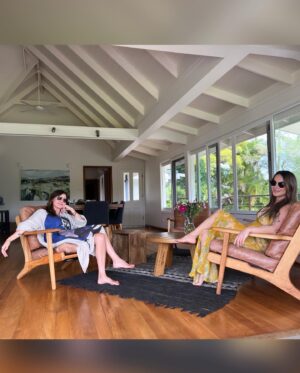 Natalie Imbruglia Instagram - A magical week at @rockinghorse_studios in Byron Bay with a bit of work and play mixed in!! Thanks Taryn for sorting out my mixing session in the studio and for coming to my rescue on BBQ day!! Luckily @jameshaselwood is an amazing cook and dinner was delicious 🥰 
 Can’t wait to back to do some recording! 💜🪶🍀✨