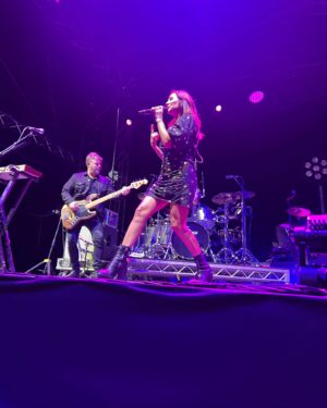 Natalie Imbruglia Instagram - “Oh what a night🎶”… 
Thank you Launceston! Such a warm crowd in Tasmania last night AND I had a much needed  catch up with my sister @lauraimbruglia too! A fun night of Karaoke at The Irish was had by all!! 
First 3 pics by @elfie_germein 💜
The rest by @karenrossiter 

Styling @fredericalovellpank 

@thecorrsofficial TOUR OZ/NZ 💜🎶

@thetonichilds 🦄
@germeinsisters 🦋