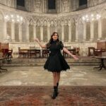 Natalie Imbruglia Instagram - Thank you @durhamcathedral @latc_uk for a very special experience tonight! Thank you to everyone who came. We really enjoyed performing for you and sharing that amazing energy! 💜🙏🏽🕊️💙 #firebird #durhamcathedral Styling @fredericalovellpank 🦋 Dress: @leolin_official @sal_morgan Shoes @givenchy