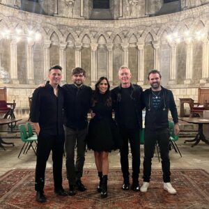 Natalie Imbruglia Instagram - Thank you @durhamcathedral @latc_uk for a very special experience tonight! Thank you to everyone who came. We really enjoyed performing for you and sharing that amazing energy! 💜🙏🏽🕊️💙 #firebird #durhamcathedral 

Styling @fredericalovellpank 🦋
Dress: @leolin_official  @sal_morgan 
Shoes @givenchy