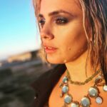 Natalie Pérez Instagram - En mi canal de @youtube podes escuchar y ver o solo ver o solo escuchar siempre son muchas las opciones, hacer lo que uno quiere siempre es la mejor. Si te dan ganas podes suscribirte, es gratis 🌱 y acercarte a todo lo que hice en este ultimo tiempo. Se viene el disco en un abrir y cerrar de ojos, en una respiración y no entienden lo bueno que esta! 💙 acá una de las canciones del disco Mariposa Azul que número de canción? O que letra de canción?