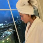 Natalie Pérez Instagram - Llueve, es domingo y llueve. Tomo mate y llueve. Se vive cuando llueve 💧