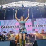 Natalie Pérez Instagram - Increíble show de @natalieperez en su paso por el #FestivalBandera 🙌🏻 👉🏻 𝗘𝗡𝗧𝗥𝗔𝗗𝗔𝗦 𝗗𝗜𝗦𝗣𝗢𝗡𝗜𝗕𝗟𝗘𝗦: • 𝗘𝗻𝘁𝗿𝗮𝗱𝗮𝘀 𝗢𝗻𝗹𝗶𝗻𝗲: tuentrada.com (link en nuestro perfil) 6 cuotas sin Interes con Banco Municipal • 𝗕𝗼𝗹𝗲𝘁𝗲𝗿𝗶𝗮: en esquina de Blvd. Oroño y Av. Dante Alighieri __ 𝗙𝗲𝘀𝘁𝗶𝘃𝗮𝗹 𝗕𝗮𝗻𝗱𝗲𝗿𝗮, 𝟰𝘁𝗮 𝗘𝗱𝗶𝗰𝗶𝗼𝗻. 𝟳 𝗱𝗲 𝗼𝗰𝘁𝘂𝗯𝗿𝗲 𝟮𝟬𝟮𝟯. 𝗘𝘅 𝗥𝘂𝗿𝗮𝗹 𝗥𝗼𝘀𝗮𝗿𝗶𝗼. 📸 @cecicordobaph ___________________________ @allpress.producciones @asfalto.prod @producecrack