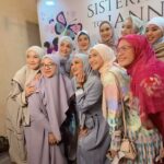 Natalie Sarah Instagram - Penuh Rasa Pas Ketemu ya, incredible Feeling Banget sih kita2 Pas Ketemu 🥰 Mashaallah Tabarakallah, Keberkahan Buat Kalian ya Besties ku yg Solehah @kartikaputriworld @_irishbella_ kak @meisya__siregar dan Seneng Banget bisa Silahturahmi Sama Kakak2 Senior dan Temen2 Baru Lop you All 💜 #sisterhoodtojannah it's Pleasure To Meet you Ustadha @duniashuaib and mba @riatiana_db , providing inspiration dan ilmu yang Bermanfaat 💜 #sahabatdunia and to my Dear Sobbi @ryafairuz yg Selalu Nemenin Tiap kajian dari kite Muda,yg kadang kalo ketemu Ngobrol Cuwawakan sampe cuma Nyender diBahu gak Ngomong Cuma Sesegukan 😆😭 i Love you for the Sake of Allah 💜 #bestitilljannah #sahabatduniaakhirat #allahummashollialasayyidinamuhammadwaalaalisayyidinamuhammad #masyaallahtabarakallah #mashaallah #sisters
