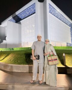Natalie Sarah Instagram - MashaAllah Tabarakallah ❤️ Semoga ALLAH Selalu Memberikan kita Keberkahan Sehat wal afiat' Nikmat Bahagia dan mempersatukan kita berdua di dalam kebaikan 🤲🏻 Aamiin ya Rabbal Alamiin Happy Anniversary abi 😘 #masyaallahtabarakallah #17tahun #anniversary #sakinnahmawaddahwarahmah #allahummashollialasayyidinamuhammadwaalaalisayyidinamuhammad #allahummabarik