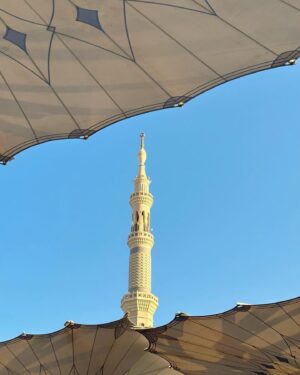 Natalie Sarah Instagram - Allahumma sholi ala Sayyidina Muhammad ,wa ala ali Sayyidina Muhammad 🧡💛 MashaAllah Tabarakallah 
-
#allahummabarik #masyaallahtabarakallah #madina  #umrah #love #madinavibes