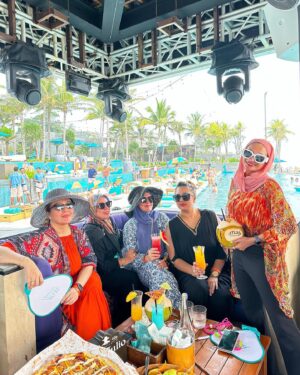 Natalie Sarah Instagram - First Picts of 2024 ❤️🧡💛🩷 MashaAllah Tabarakallah
-
#mashaallah #family #holiday #love #orange #hello #liburan