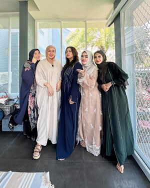 Natalie Sarah Instagram - Allahumma Sholi ala muhammad, wa ala ali Muhammad 💚 
Eid Mubarak