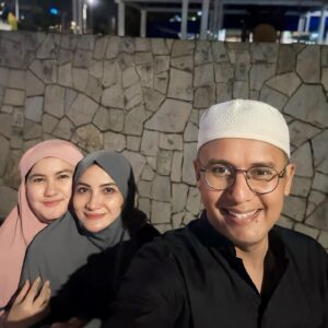 Natalie Sarah Instagram - ya Rabb, Aku bukanlah ahli surga, juga Tak Mampu Menahan Siksa Neraka,Kabulkan taubat, ampuni dosa-dosaku
Terimalah amal, ibadah, Puasa dan taubatku
 memohon ampunan-Mu

inshaAllah Umur Berkah, Sehat Wal Afiat', di Pertemukan Kembali dengan Ramadan Tahun Depan,lAamiin ya Rabbal Alamiin 🤲🏻
-
#qiyamullail #malam29 #itikaf #masyaallahtabarakallah #allahummashollialasayyidinamuhammadwaalaalisayyidinamuhammad #ramadan #2024