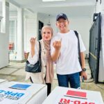 Natalie Sarah Instagram - Sekarang orang Pelit Banget , nge Like ♥️ di Instagram 😅 katanya , Emang Bener?? Apa karna , Beda Calon Pemimpinnya? 😂 Kita Doa in, Pemimpin yg Terbaik untuk Negri ini yah 🤲🏻 AAMIIN ya RabbalAlamiin - #mashaallah #pemilu2024 #damai #love #jujur #adil #indonesia #electionday