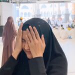 Natalie Sarah Instagram - Allahumma afini fi badani allahumma afini fi sam’i allahumma afini fi bashari la ilaha illa anta "Ya Allah, berilah kesehatan untukku pada badanku. Ya Allah, berilah kesehatan untukku pada pendengaranku. Ya Allah, berilah kesehatan untukku pada penglihatanku. Tiada sesembahan kecuali engkau." 🤲🏻 - Nikmat nya MashaAllah, Bisa Basuh Pake Air ZamZam sambil Doa di Baitullah 😍 Semoga Kalian juga di Undang Segera,menjadi Tamu2 ALLAH Subhanahu wa Ta'Ala .. Aamiin - #allahummashollialasayyidinamuhammadwaalaalisayyidinamuhammad #masyaallahtabarakallah #umrah #majidilharam #zamzam #doa #allahummabarik