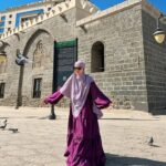 Natalie Sarah Instagram - Saat ALLAH belum mengizinkan kita meraih apa yang kita Mau , Berarti kita Harus mensyukuri apa yang kita punya💜 gitu Nat Sar .. Sabar aja yah 😊😄 #selfreminder - #masyaallahtabarakallah #masjidghamamah #madina #bismillah #allahummashollialasayyidinamuhammadwaalaalisayyidinamuhammad