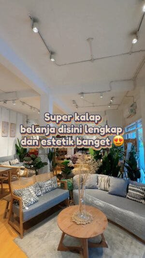 Natalie Sarah Instagram - Yuhuu guyss hari ini ada yg berbeda loh.. aku hari ini mau visit ke store langganan aku.. barang2 nya bener2 unik, estetik, cakep2 super lengkap.. dari harga termurah sampe termewah ada🔥

Liat deh perabot dan dekorasinya bener2 beragam dan berkualitas.  Pelayanannya juga juara!! Baik, ramah, sopan santun pandai menabung🙈🤣 pokoknya bener2 puas deh aku belanjanya

Liat aja deh tuh borong sampe ga muat lagi tasnya🤭

Yang mau belanja offline bisa langsung ke storenya yang super luas di Jl. Kramat V, Lubang Buaya, Jakarta Timur

Untuk belanja online bisa di WhatsApp, Shopee, Tokped, Tiktok, Lazada ataupun Website

Cuss cek ignya @kjperabot