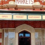 Natalie Sarah Instagram - Hmm, Nyender di Tembok lagi ah 😊, kalo Slide ke 2 udah Kayak poto2 Anak gen Z belom? Separoh gitu 🤣😂😅 - #fremantle #market #pasar #mashaallah #holiday #nyender #love #happyday