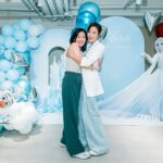 Natalie Tong Instagram - 🩵🩵 去party 已經係上世紀嘅事 依家晚上又好少出街 下午嘅party好啱我 而且比大人party 更忙 每個吹水都用咗個幾鐘 見到小公主慢慢開始無電 就知應酬真係好攰㗎 🤭😆 我仲要睇住當日嘅男朋友仔玩 @jaco_chan_aj 送佢返屋企時 佢好窩心咁回頭叮囑我 揸車要小心啲 返到屋企記得 沖完涼先好食飯 😂😂😂 小珍珠 健康快樂 日日都開心 🌸🌸 #NT