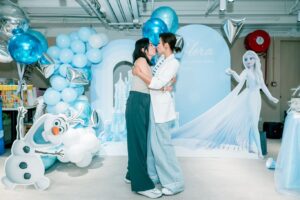 Natalie Tong Instagram - 🩵🩵
去party 已經係上世紀嘅事
依家晚上又好少出街
下午嘅party好啱我
而且比大人party 更忙
每個吹水都用咗個幾鐘
見到小公主慢慢開始無電
就知應酬真係好攰㗎
🤭😆
我仲要睇住當日嘅男朋友仔玩
@jaco_chan_aj 
送佢返屋企時
佢好窩心咁回頭叮囑我
揸車要小心啲
返到屋企記得
沖完涼先好食飯
😂😂😂

小珍珠 健康快樂 
日日都開心
🌸🌸

#NT