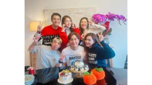 Natalie Tong Instagram - 二哥二嫂嘅第一封利是🧧
祝你們三年抱兩
像企鵝壽桃包一樣
大大小小開開心心
🐧🐧🐧
送上我的大🍊
慶祝二哥生日
同子善奪得最佳男配角
Family and Love 

#NT
