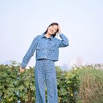 Natalie Tong Instagram - 學習 不是要跟別人去比拼 而是自我超越 回到內在 聆聽自己 🩵🩵🩵 你會發現 每一份勇氣 每一種努力 都是滋養你的養分 成就未來的你 #NT