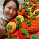 Natalie Tong Instagram - 用咗五日時間 織咗100個桔仔 🍊🍊🍊 每一日都好驚自己做唔到 成功咗好有滿足感 能夠「學以致用」 除左織野氹自己開心 今次希望收到🍊嘅公公婆婆 身體健健康康 開開心心 ❤️❤️❤️ 多謝一班朋友 加入再織多50個🍊 仲有一班我嘅粉絲 同我一齊堅持去做義工 感謝沿途嘅你們 😘😘😘 多謝兩個慈善團體 新一年要繼續努力 #點滴是生命 #NT