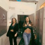Natasha Klauss Instagram - LOS PRIMATES NOS DIVERTIMOS! 🐒 Estos Primates los invitan a hacer maratón de #primate2 Por @primevideo @primevideolat #season2 #series #backstage