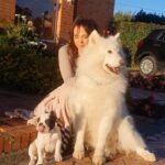 Natasha Klauss Instagram – Quien saca los perros ? 
Adivínen… 👇🏻🥰🐶
Feliz #viernes #misamores ❤️❤️❤️ #amoroerruno