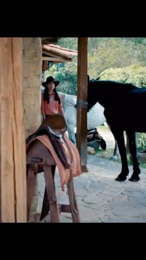 Natasha Klauss Instagram - Este #tbt es de muchos de los momentos vividos grabando la segunda temporada de #pasiondegavilanes2 extrañándolos  a todos y agradeciendo siempre a ustedes nuestro público que aún después de tantos años siguen siendo fieles y manteniéndonos en los primeros lugares de sintonía en #netflix 
Gracias @telemundo por haberle hecho este sueño realidad a todos los fans 🧡
Los extraño siempre ! 
@paolareyactriz @mariocimarro @michel123brown @juanbaptistad @kristililley @dannagarciao @rodrigotrianadirector @lajaureguiactriz @bernardofloresmx @vega.camilo @soy.camilarojas @zharickleonactriz @connihernandez1 @yare_santana_ @jeronimocantillo @sebastianosmer y a todo el equipo de producción ♥️y todo el elenco que me falta por mencionar acá ❤️
Feliz jueves de #tbt #misamores