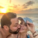 Natasha Klauss Instagram - Hoy cumple este señor @elvene10 el señor que me ha hecho reír hasta las lágrimas !!! Hoy celebro tu ser! Tu espíritu ! Todo tu ❤️ DIOS TE CUIDE , tus ángeles te guarden ✨ Conciencia Sabiduría Salud Amor Prosperidad Es todo esto y mas que mereces en esta vuelta al sol , que es hoy mi Capricornio hermoso ❤️ Feliz cumple amor @elvene10