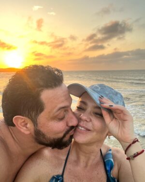Natasha Klauss Instagram - Hoy cumple este señor @elvene10 el señor que me ha hecho reír hasta las lágrimas !!! 
Hoy celebro tu ser! Tu espíritu ! Todo tu ❤️ 
DIOS TE CUIDE , tus ángeles te guarden ✨
Conciencia
Sabiduría 
Salud
Amor
Prosperidad 

Es todo esto y mas que mereces en esta vuelta al sol , que es hoy mi Capricornio  hermoso ❤️
Feliz cumple amor @elvene10
