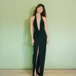 Natasha Liu Bordizzo Instagram - GOLD GALA ready with @Cartier 🤝✨✨ thank you @goldhouseco for a wonderful evening. Styled by: @thomascarterphillips MU: @emilychengmakeup Hair: @grahamnation Photographed by @cibellelevi